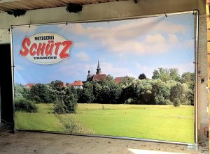 Wechselbanner_Rahmensystem_Dekowand_Sichtschutz_Werbung